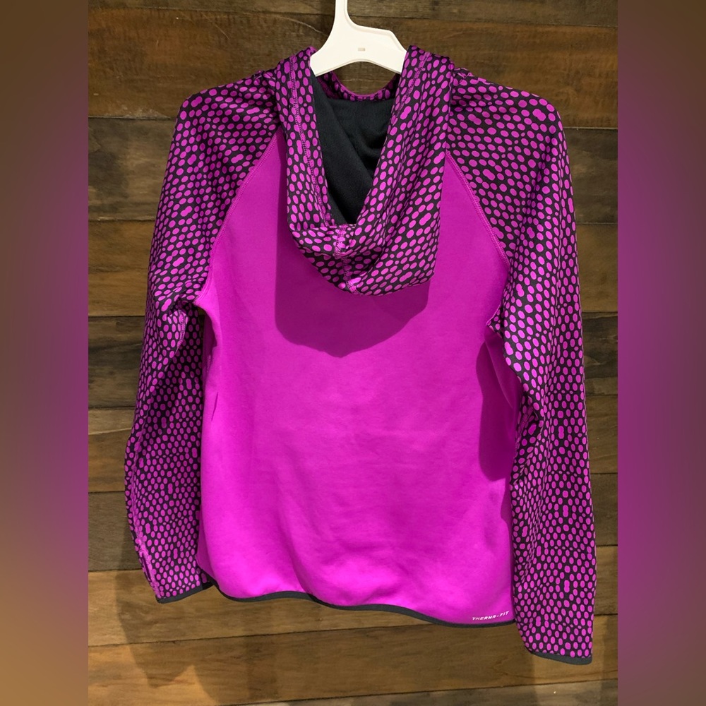 Nike woman’s therma fit hoodie size medium - Picture 2 of 2